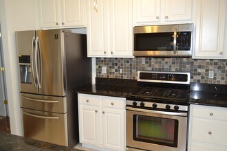 101 Newcastle Ct in Galloway, NJ - Building Photo - Building Photo