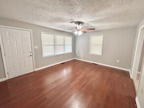 1200 Meadow Dr NW-Unit -Unit A in Huntsville, AL - Building Photo - Building Photo