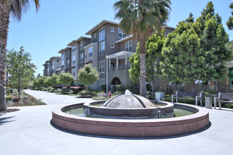 Fruitdale Station Apartments in San Jose, CA - Foto de edificio - Building Photo