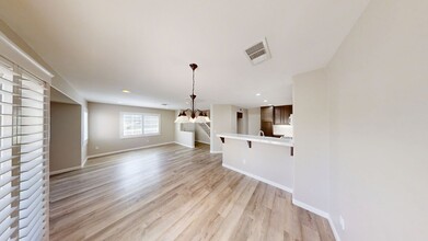1341 Bittersweet Dr in Beaumont, CA - Building Photo - Building Photo