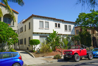 438 N Curson Ave in Los Angeles, CA - Building Photo - Building Photo