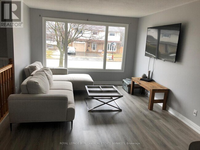 3140 Michael Crescent in Burlington, ON - Building Photo - Building Photo