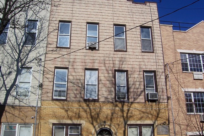 16-29 Summerfield St in Flushing, NY - Building Photo - Building Photo