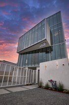 2929 S La Brea Ave in Los Angeles, CA - Building Photo