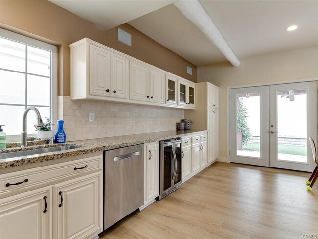 property at 2703 Huntington Ln