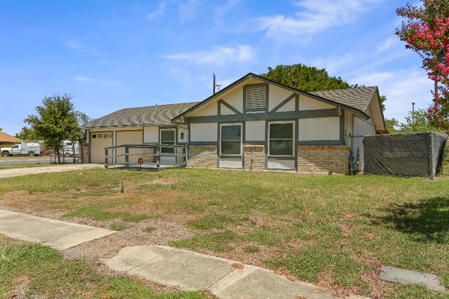 5622 Frst Lk St in San Antonio, TX - Building Photo - Building Photo