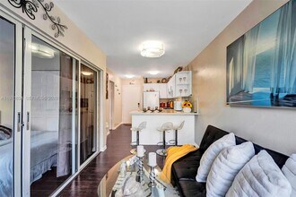 710 Washington Ave in Miami Beach, FL - Building Photo - Building Photo