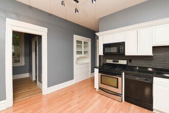 2738 N Central Park Ave, Unit M05H in Chicago, IL - Foto de edificio - Building Photo