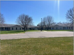 745 Streeter Dr in North Sioux City, SD - Building Photo - Building Photo