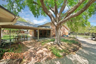 2812 Whisperwood Trail in Arlington, TX - Foto de edificio - Building Photo