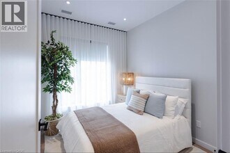 150 Hollywood Ct in Cambridge, ON - Building Photo - Building Photo