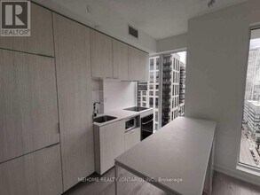 77-2677 Shuter St in Toronto, ON - Building Photo - Building Photo