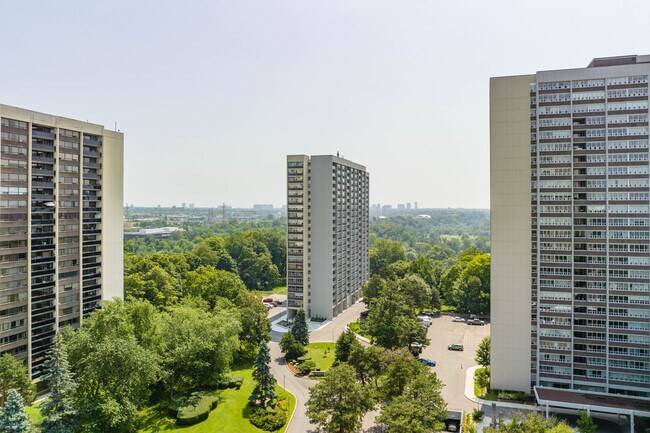 Wynford South in Toronto, ON - Building Photo - Building Photo