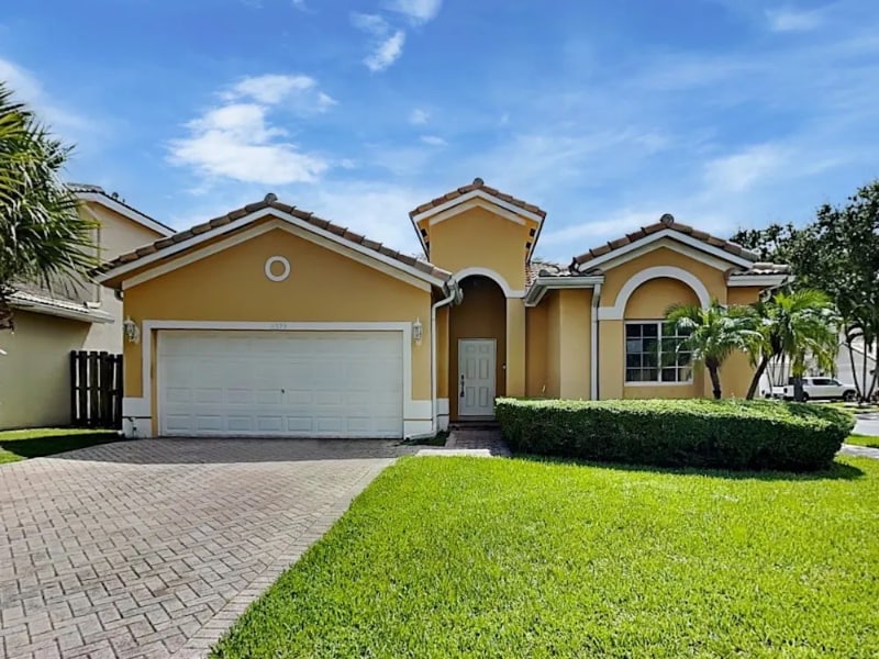 14323 SW 156th Ave in Miami, FL - Building Photo