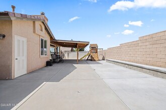 37152 Waltham Pl in Palmdale, CA - Foto de edificio - Building Photo