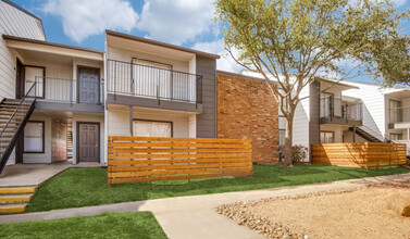 Holbrook Apartment Homes in Dallas, TX - Building Photo - Building Photo