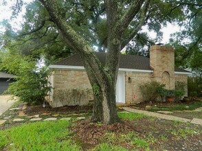 15835 Pine Mountain Dr in Houston, TX - Building Photo - Building Photo