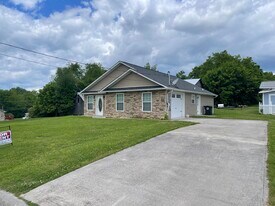 1117 Liberty Hall Dr in Morristown, TN - Building Photo