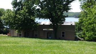 72 Lakeview Dr Apartments