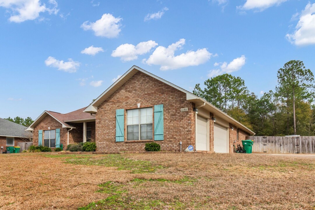 6181 Hummingbird Ln in Crestview, FL - Building Photo