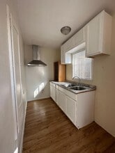 3334 E 8th St in Los Angeles, CA - Foto de edificio - Building Photo