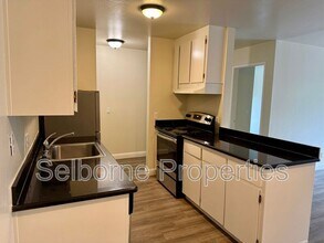 121 41st St in Oakland, CA - Building Photo - Building Photo