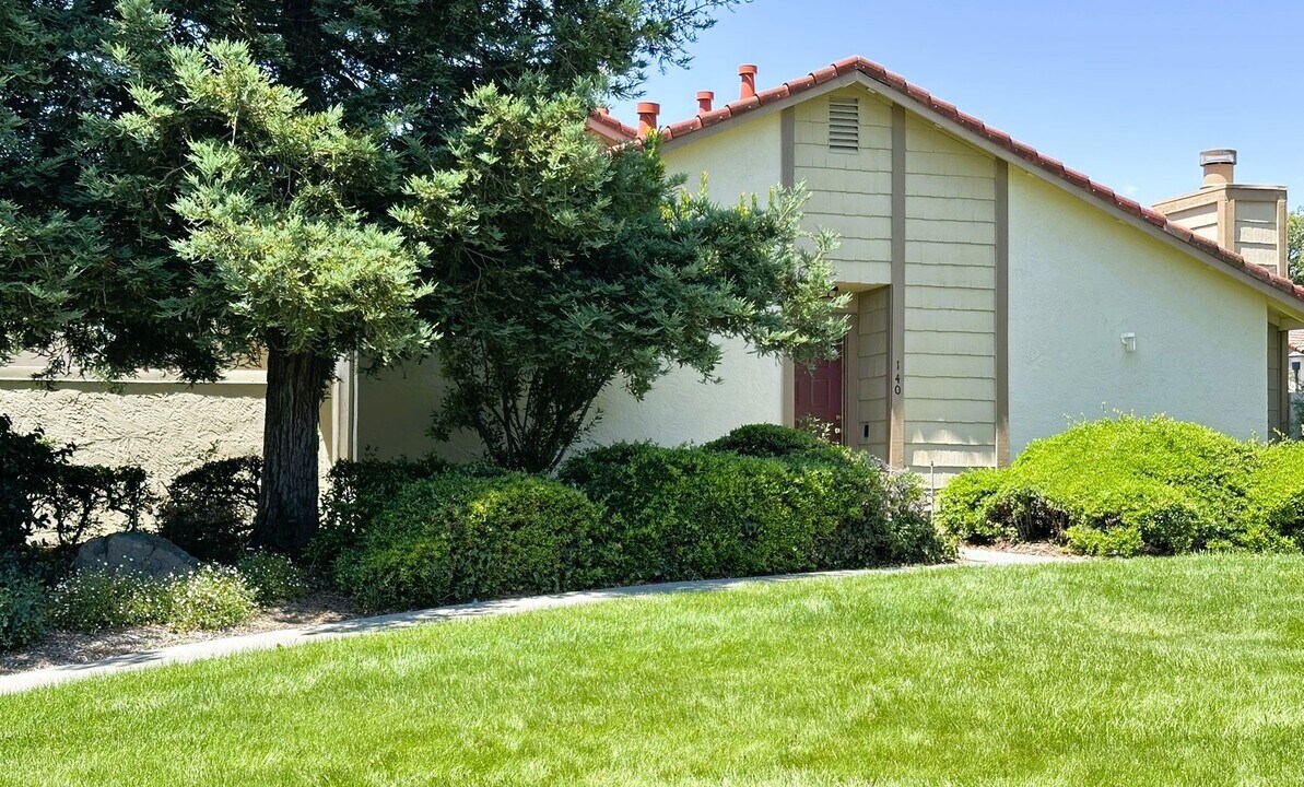 140 Park Pl Dr in Petaluma, CA - Building Photo