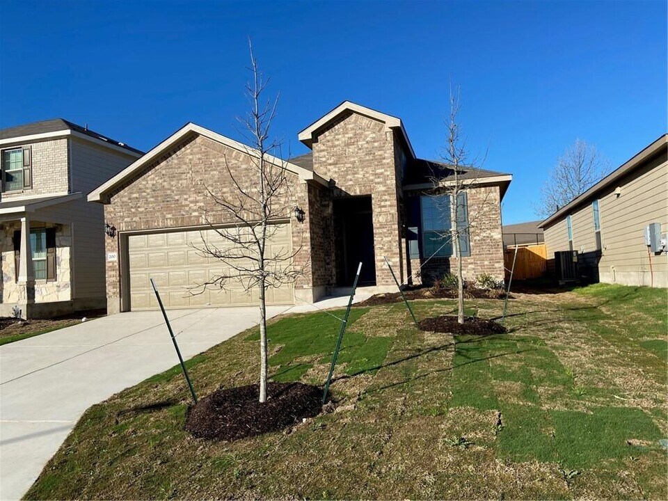 200 Kildeer Pass in Jarrell, TX - Building Photo