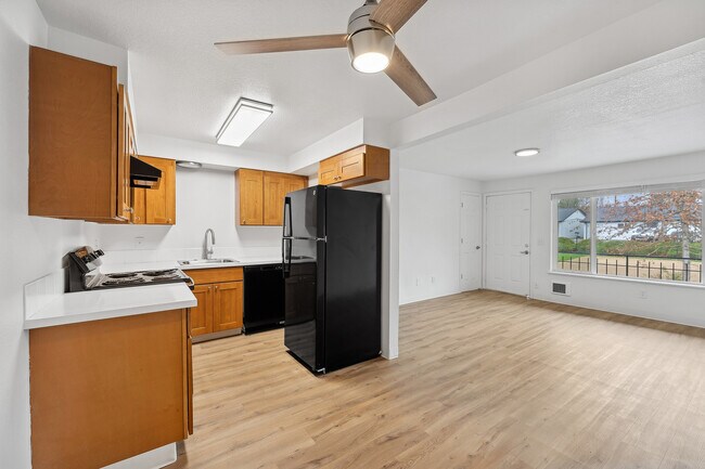 Alturas Cedar Hills in Beaverton, OR - Foto de edificio - Building Photo