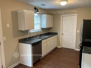 4042 Parks Rd in Flowery Branch, GA - Foto de edificio - Building Photo