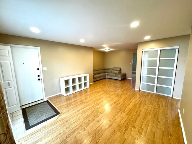 2215 Nichols Rd in Arlington Heights, IL - Building Photo - Building Photo