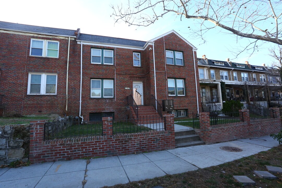 1825 M St NE in Washington, DC - Building Photo