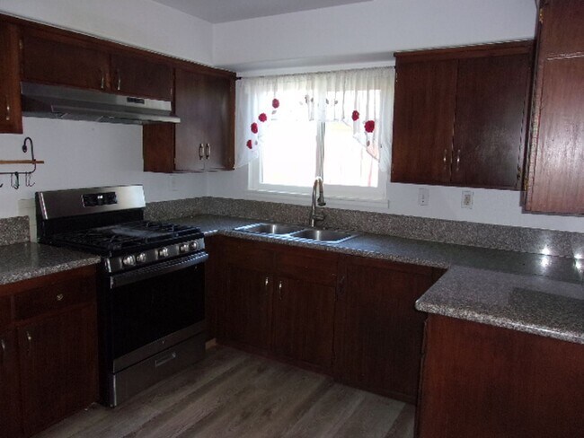 816 E North Ave in Lompoc, CA - Building Photo - Building Photo