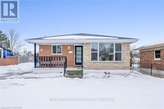 136 Grand St in Brantford, ON - Building Photo - Building Photo