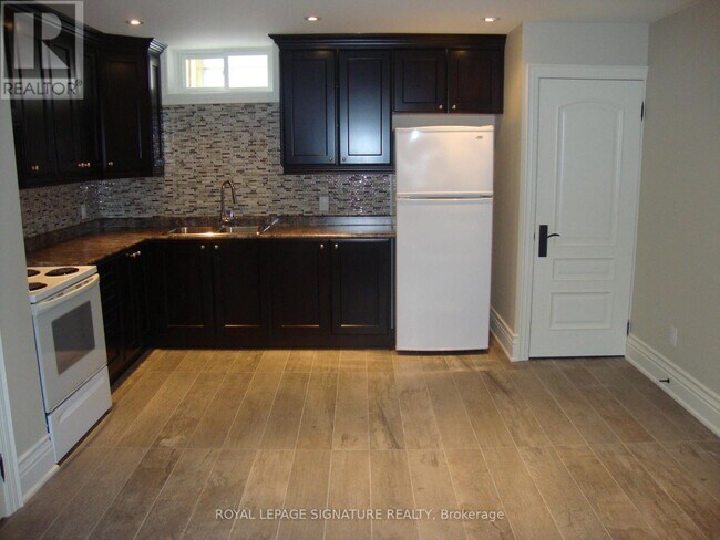 179 Durant Ave in Toronto, ON - Building Photo - Building Photo