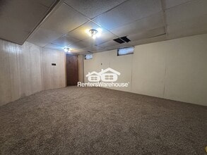 4122 77th St Cir in Urbandale, IA - Foto de edificio - Building Photo