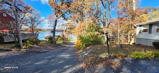 13 Elizabeth Rd in West Milford, NJ - Building Photo - Building Photo