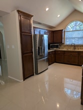 2401 E 27th St in Mission, TX - Foto de edificio - Building Photo