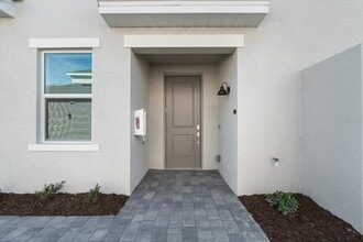 12665 Radiance Ct, Unit 102 in Venice, FL - Foto de edificio - Building Photo