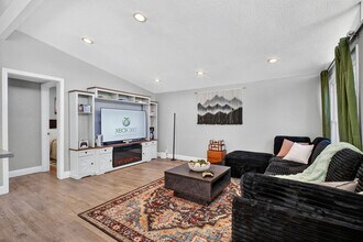 1004 Airport Blvd in San Jose, CA - Building Photo - Building Photo