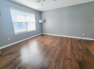 330 Sarna Dr in La Vergne, TN - Building Photo - Building Photo