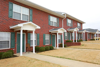 Stonehurst Apartments in Huntsville, AL - Building Photo - Building Photo