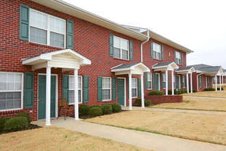 Stonehurst Apartments in Huntsville, AL - Building Photo - Building Photo