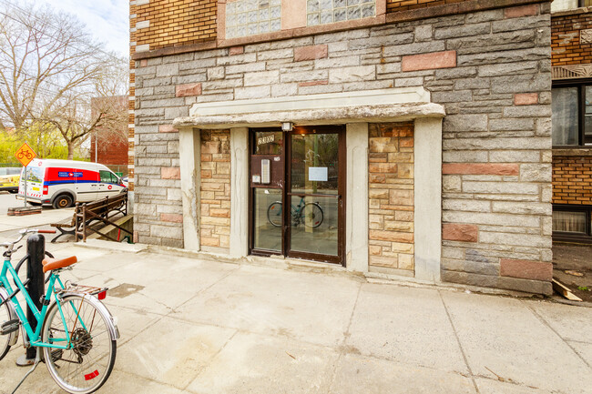 2302 De Châteauguay St in Montréal, QC - Building Photo - Building Photo