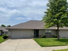 2984 W Swallow St, Unit 2986 W. Swallow in Springfield, MO - Building Photo