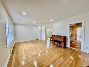 73 Watkins Ave in Middletown, NY - Foto de edificio - Building Photo