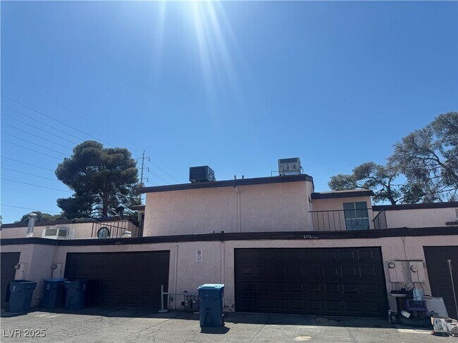 4378 Caliente St in Las Vegas, NV - Building Photo - Building Photo