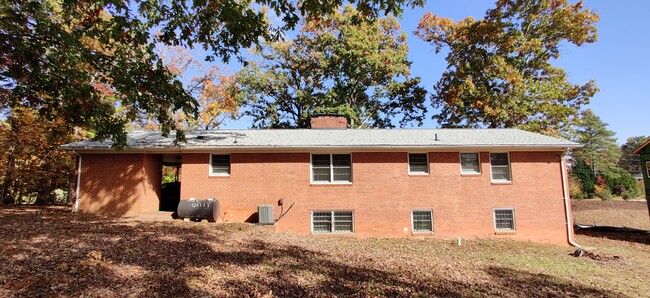 1133 Evans Rd in Cary, NC - Foto de edificio - Building Photo