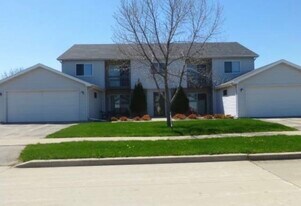 4415 Soda Creek Rd, Unit 2BR Lower in Oshkosh, WI - Building Photo