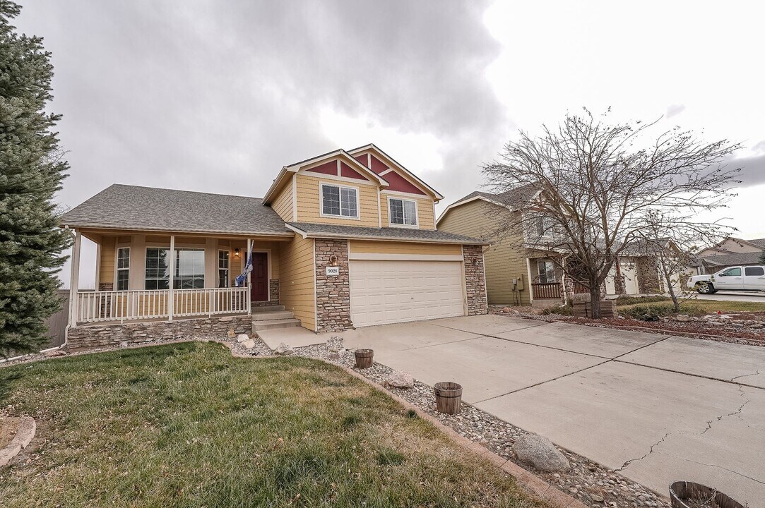 Spacious 3 bed, 2.5 bath home located in Wellington, CO in Wellington, CO - Building Photo